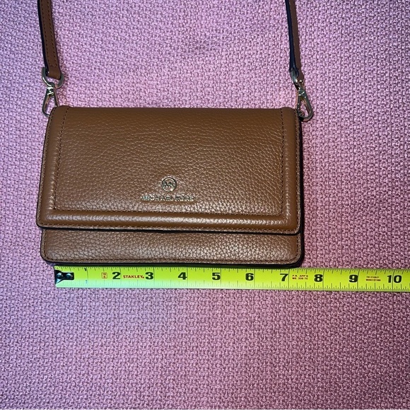 Michael Kors Jet Set Charm Small Phone Crossbody - Picture 5 of 10